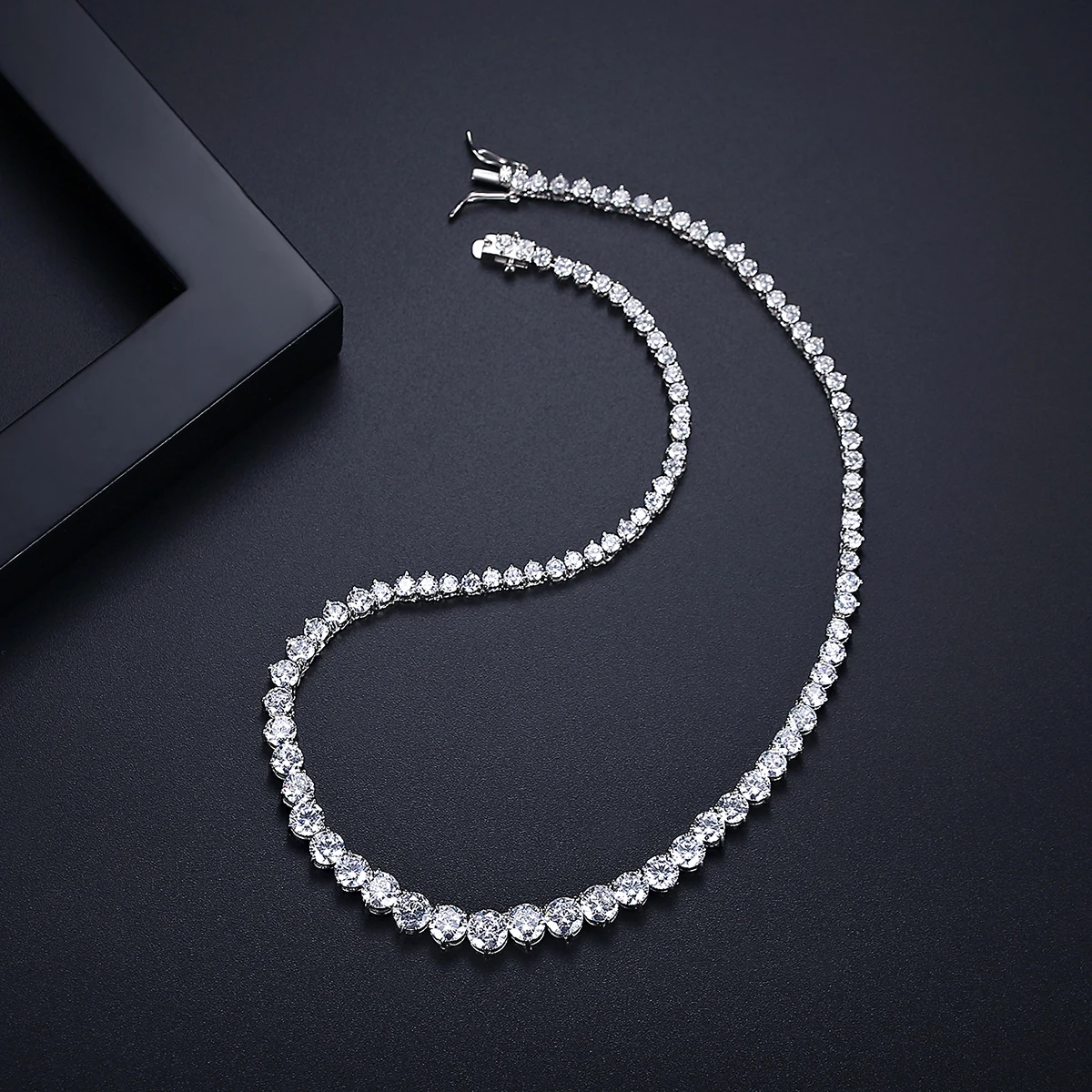 Collier de tennis glacé pour f - Crystal Choker Necklace avis et prix
