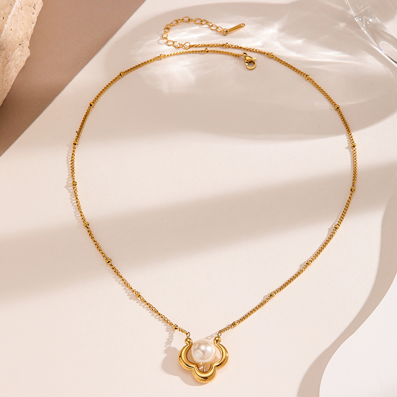 Collier pendentif en perles nu - Crystal Choker Necklace avis et prix