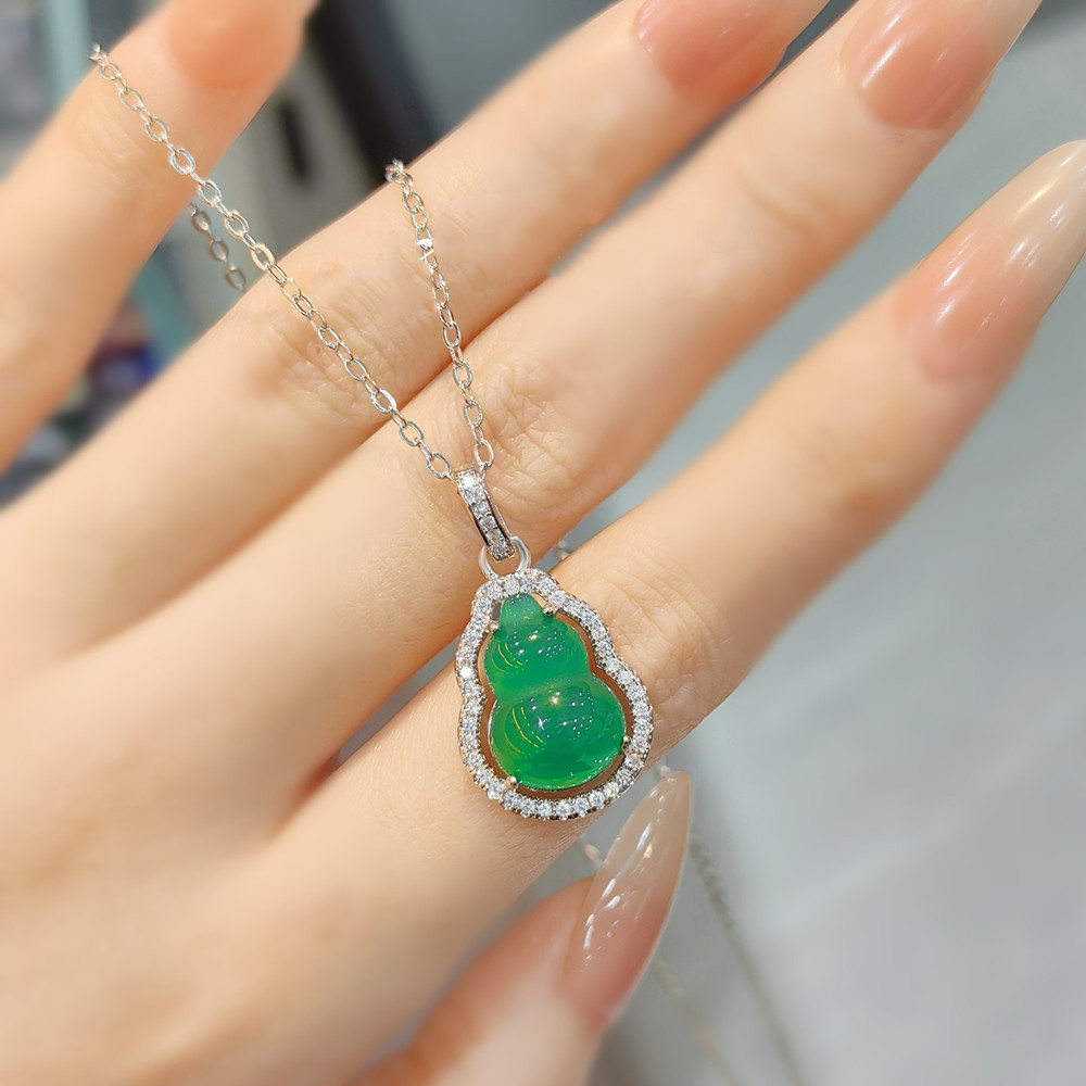 Colliers avec pendentif en cal - Crystal Choker Necklace avis et prix